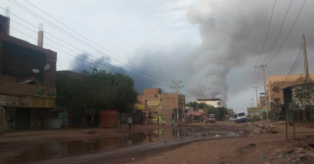 Rök i Khartum den 7 juni, efter att ett tidigare försök till eldupphör hade avslutats. Arkivbild. Eldupphör över i Sudan – strider inom minuter