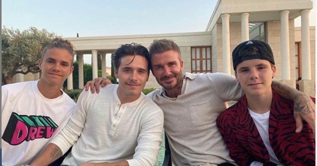 I augusti samlades familjen i Cotswolds. Romeo Beckham, Brooklyn Beckham, David Beckham och Cruz Beckham