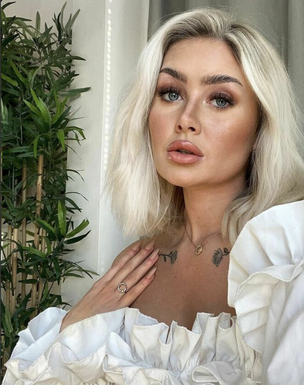 <span class=" italic" data-lab-italic_desktop="italic">… och Ronja Carlsson. Foto: Instagram</span>