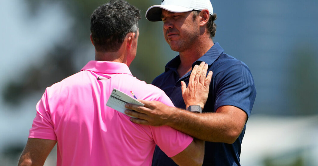 Rory McIlroy och Brooks Koepka, just nu på PGA-touren respektive LIV, efter en runda i US Open nyligen. Arkivbid. Nya detaljer om PGA-samarbetet med LIV