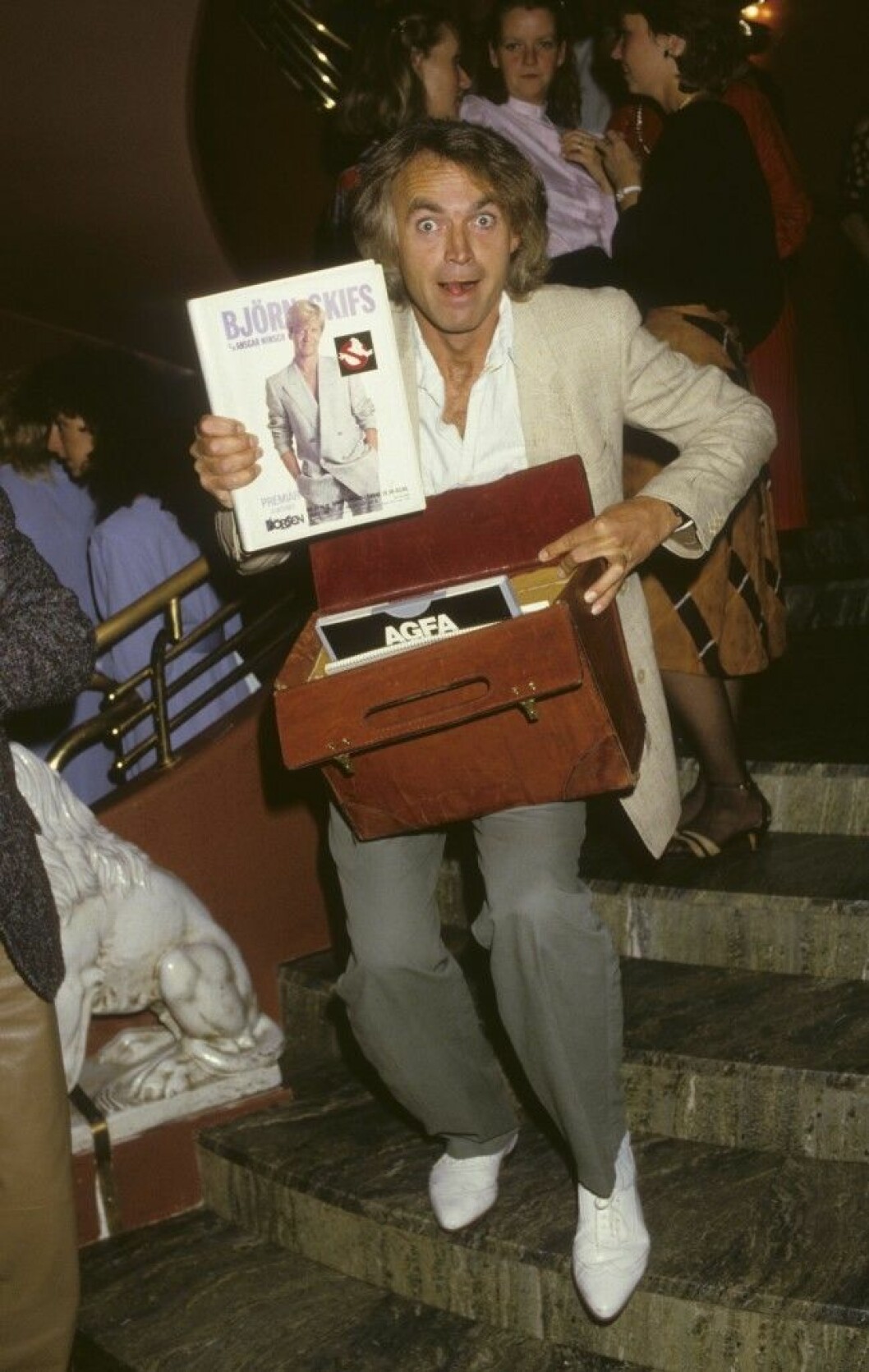 Claes “Clabbe” af Geijerstam på kändifest på 80-talet. Claes "Clabbe" af Geijerstam på kändifest på 80-talet.