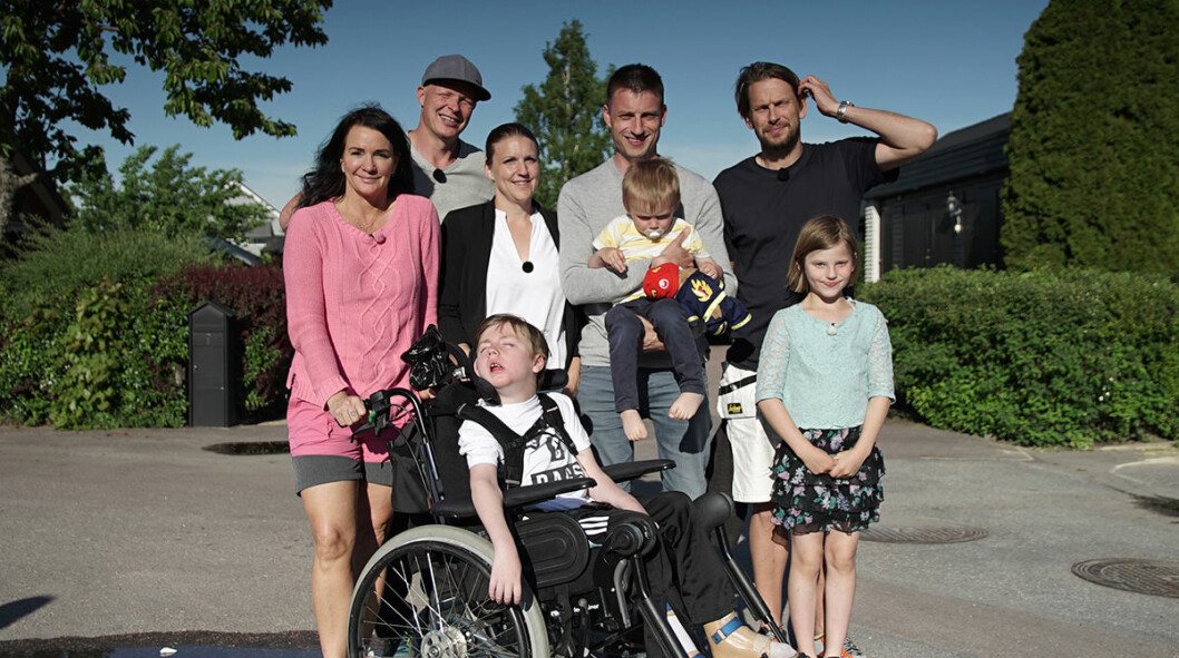 Sofia Wistam, Johnnie Krigström och Mattias Särnholm med familjen Rung – Kristina, Andreas, Alvin, Felix och Elvira. Familjen Rung deltog i Sofias änglar 2019.
