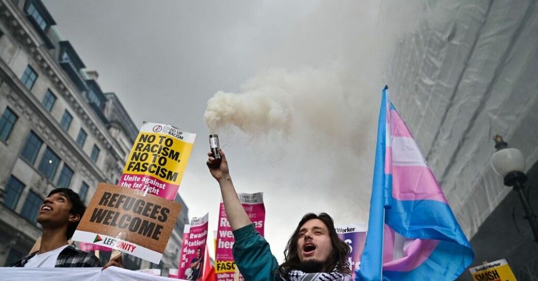 Runt 2|000 människor deltog i protesterna i London. Tusentals demonstrerade mot migrantförslag