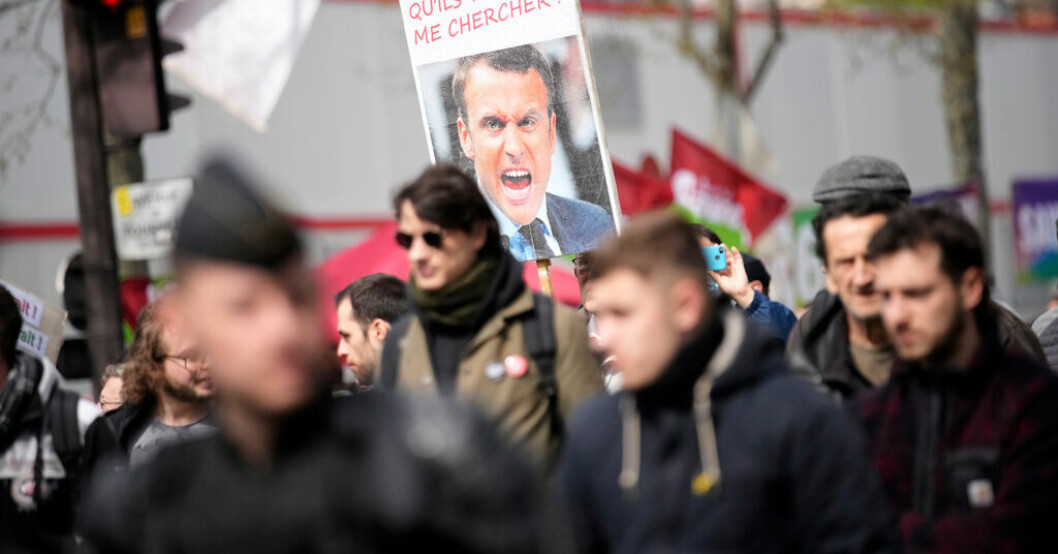 Runt om hela Frankrike protesterade demonstranter emot president Emmanuel Macron och hans regerings förslag om att förändra pensionsvillkoren i landet. Demonstranter attackerade Macrons favoritkrog