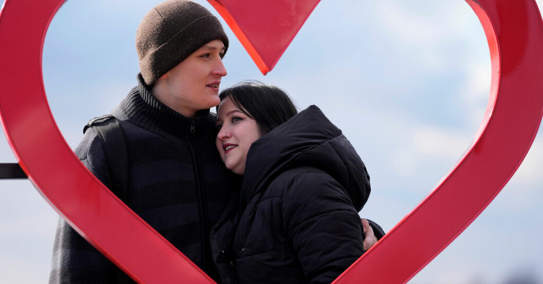 Ryske Jurij Kurotjkin och Marija Vyhivska från Ukraina har hittat kärleken – trots kriget. Så överlistar deras kärlek Putins krig