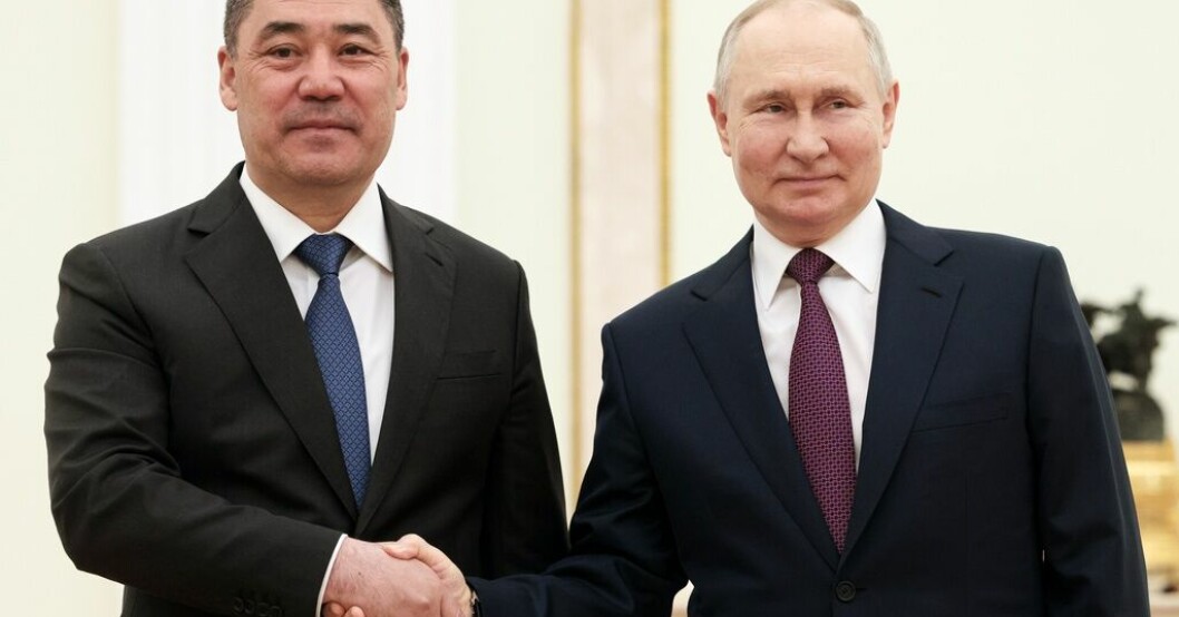Rysslands ledare Vladimir Putin tillsammans med Kirgizistans president Sadyr Japarov vid mötet i Moskva på måndagen. Ryssland ska "utveckla" baser i Kirgizistan