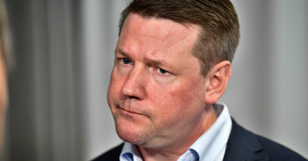 S ordnar samtal runt om i landet. Partisekreterare Tobias Baudin anklagar regeringen för att gömma sig. Arkivbild. S håller krissamtal runt om i landet