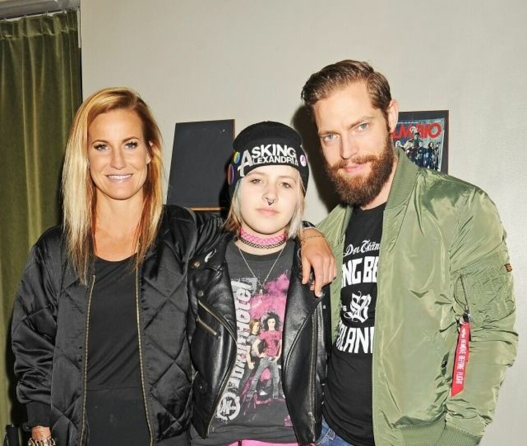 Madeleine tillsammans med fästmannen Daniel Beijner och styvdottern Melody. Foto: Fredrik Hessman. salongbetong