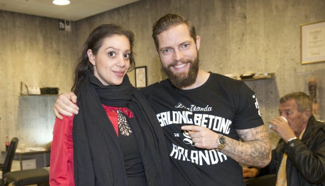 Hänts reporter Magdalena Divina Khodr med Daniel Beijner från Salong Betong. Foto: Malin Bondeson Salong Betong