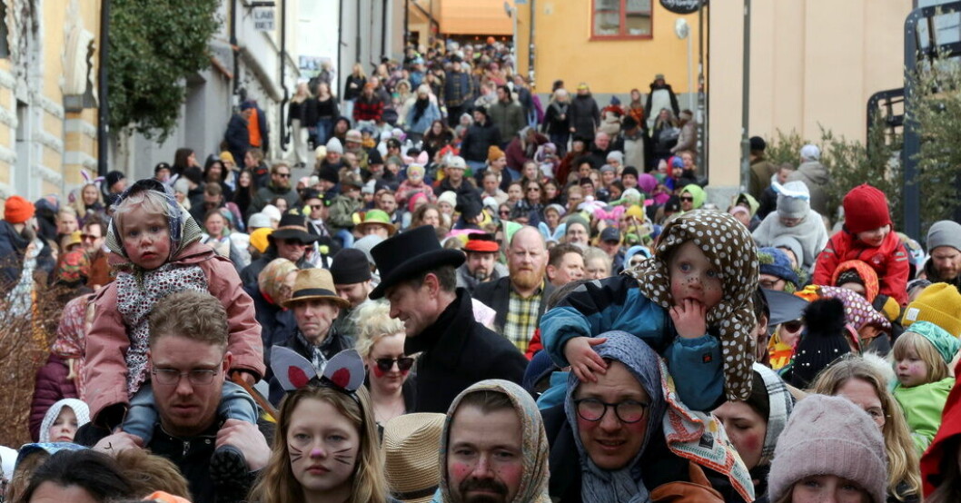 Sammanlagt 4 241 påskkärringar intog Visby i under den traditionsenliga påskmarschen på skärtorsdagen. Tusentals påskkärringar intog Visby