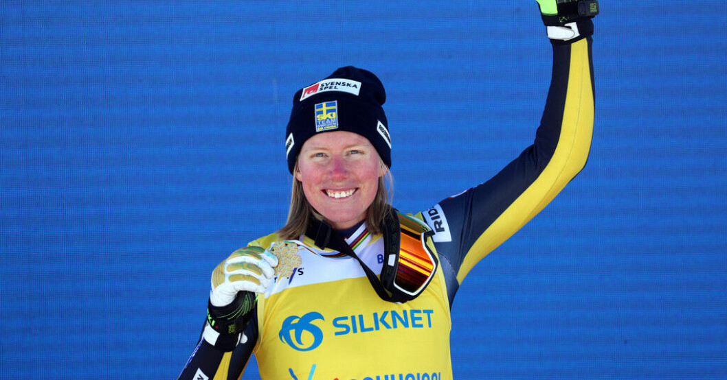 Sandra Näslund åkte hem dubbla VM-guld i skicross i georgiska Bakuriani. Dubbla VM-guld till Sandra Näslund: "Superkul"