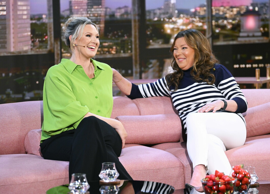 Sanna Nielsen och Lotta Engberg intog den rosa soffan, i Tilde de Paula Ebys talkshow <span class=" italic" data-lab-italic_desktop="italic">Tilde, </span>tillsammans på TV4 tidigare under våren. Sanna Nielsen och Lotta Engberg intog den rosa soffan, i Tilde de Paula Ebys talkshow Tilde, tillsammans på TV4 tidigare under våren.