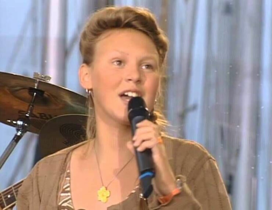 Sanna Nielsen, 11 år, sjunger låten Till en fågel. Sanna Nielsen sjunger Till en fågel