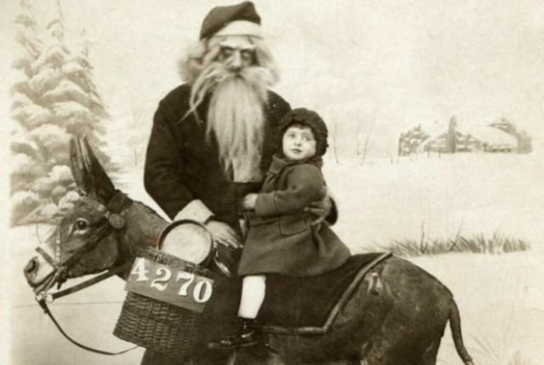 Via: <a href="http://mentalfloss.com/article/29519/10-creepy-santas-whose-laps-we-want-nothing-do" target="_blank">Mental Floss</a> santahelp