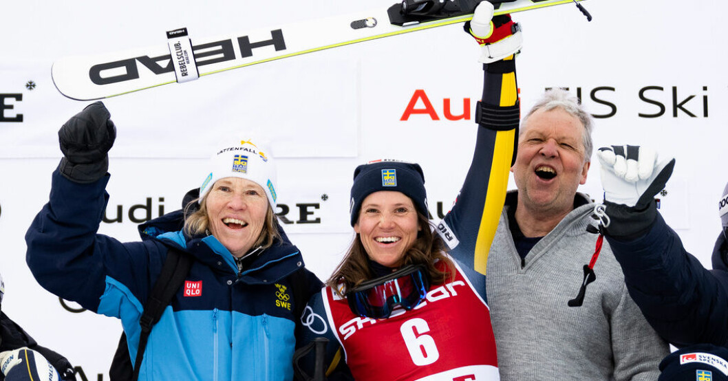 Sara Hector tillsammans med mamma Maria och pappa Sören som jublar över tredjeplatsen. Hectors revansch – på pallen i Åre