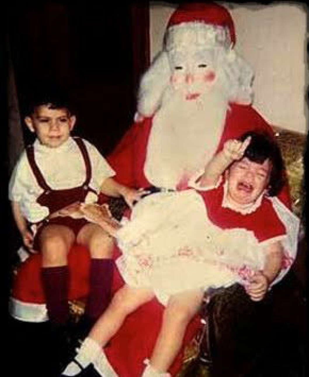 Via: <a href="http://www.teamjimmyjoe.com/wp-content/uploads/2011/11/scary-santa-19.jpg" target="_blank">teamjimmyjoe.com</a> scary-santa-19