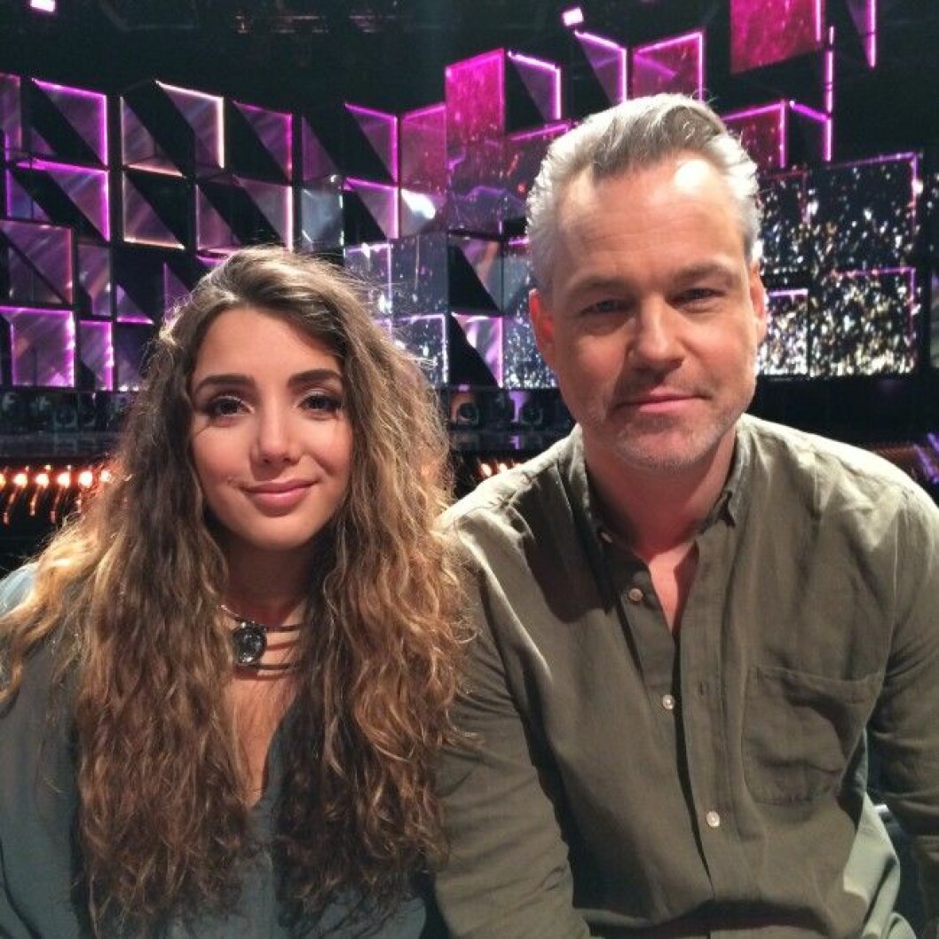 Gina Dirawi och Henrik Schyffert i matchande militärgrönt. Gina Dirawi och Henrik Schyffert i matchande militärgrönt.