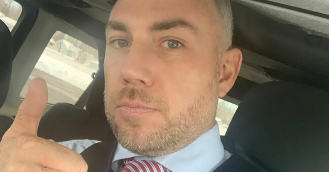 Forskaren Andrew Huff avslöjar lögnen i sin bok.