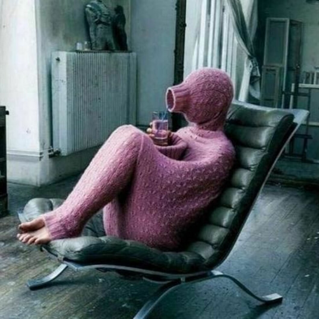 Via: <a href="http://lolyard.com/1946/full-body-sweater" target="_blank">lolyard</a> Screen-shot-2013-12-25-at-9.44.28-PM