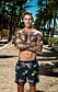 Robin Gullickson är ny deltagare i Paradise Hotel - på bilden syns hans tatuerade armar och bringa. 