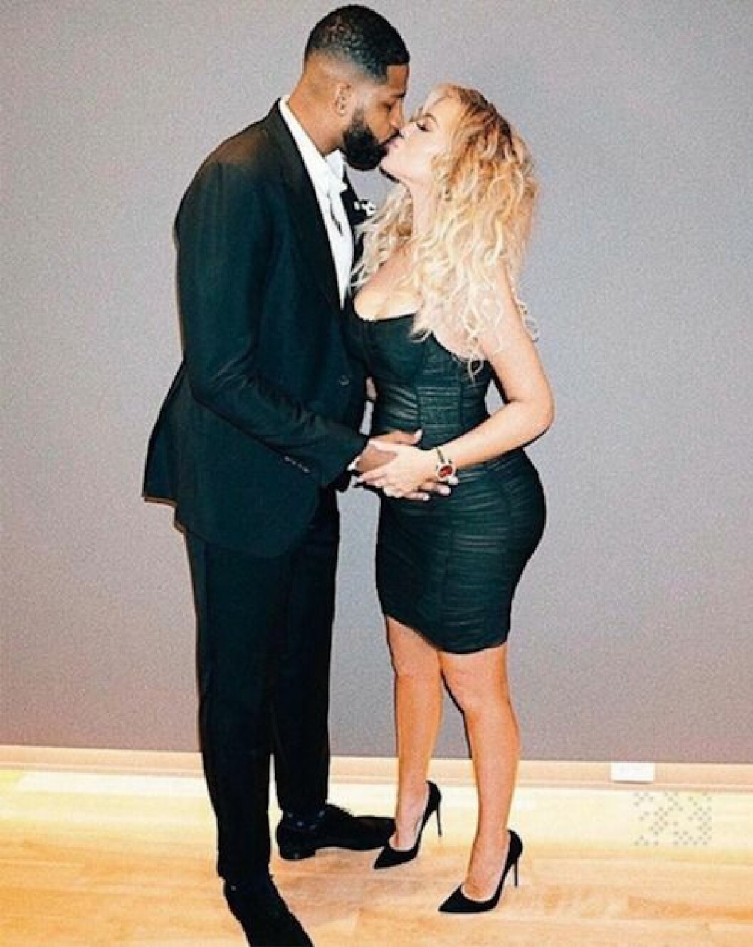 Innan Tristans otrohet var allt frid och fröjd mellan paret. Khloé Kardashian och Tristan Thompson pussas