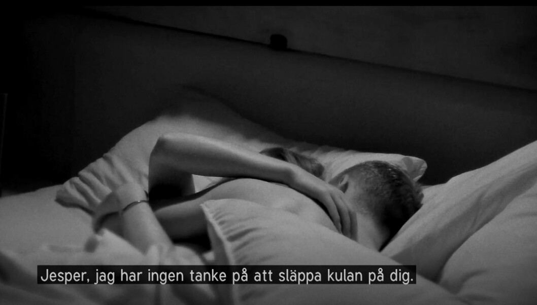Hannah höll inte sitt löfte till Jesper… Jesper Bengtsson och Hannah ”HK” Klostermann ligger i sängen i paradise hotel