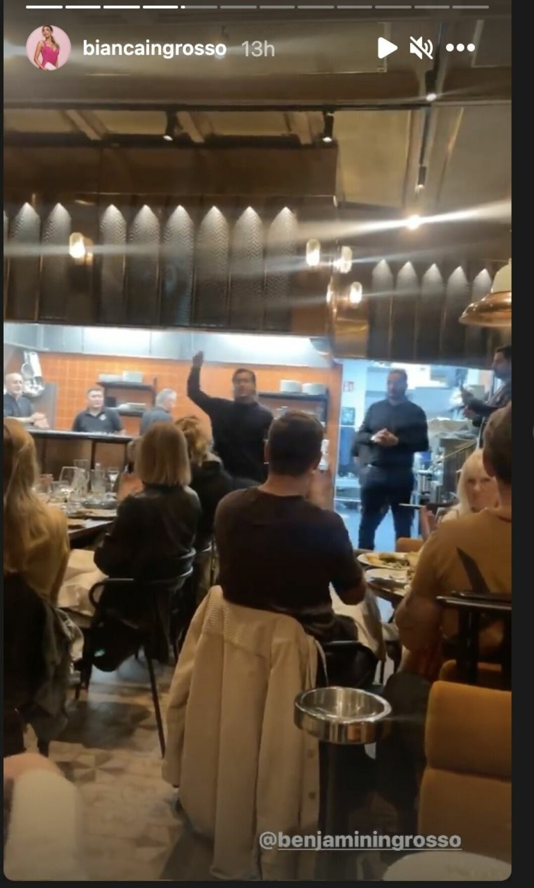 Kändistätt på Benjamin Ingrossos 24-årskalas på Beirut Café.