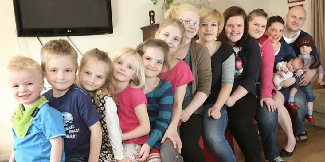 alla barnen samlade på ett och samma kort. Till jul ska en brakmiddag göras – för 3 600 kronor.