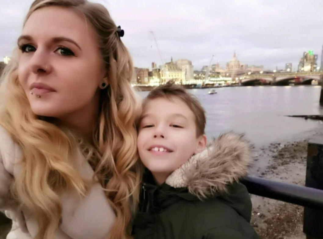 32-åriga mamman May Booth har tvingat sin son Casper att stannat hemma sedan pandemins start.