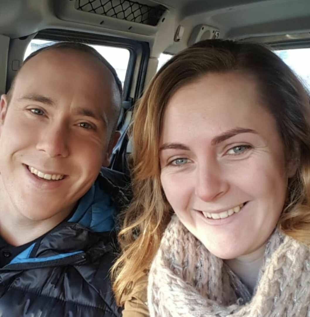 29-åriga tvåbarnspappan Thomas och frun Suzannah.