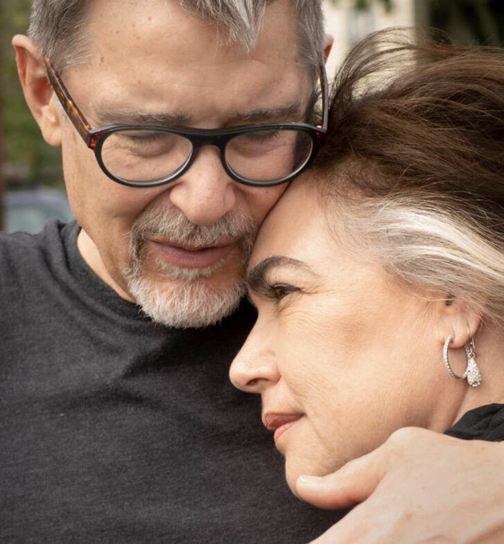 Amy Blooms make Brian drog sitt sista andetag när hon låg bredvid – och höll hans hand.