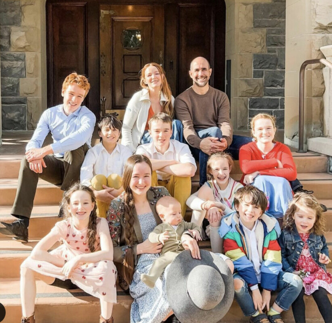 Inga av barnen sover på marken, enligt mamma Amber de la Motte.