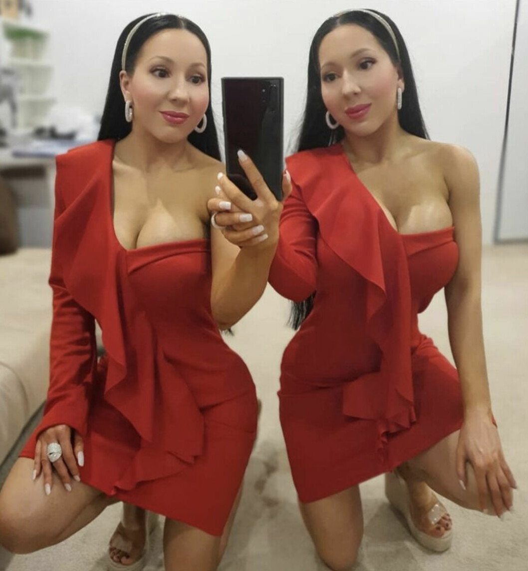 Anna och Lucy, 35, beskrivs som ”världens mest identiska tvillingar”.