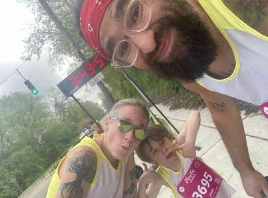 Familjen Crawford halvvägs genom marathon-loppet …