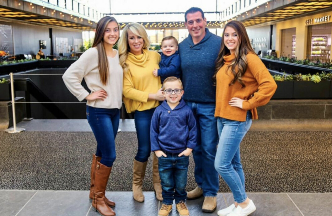 Tvilingsyrrorna Gabriella Ruvolo och Julianna Ruvolo – med Becky och pappa Pete.