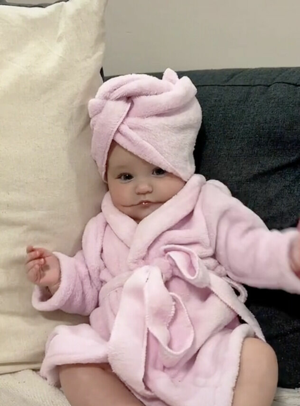 Ayla föddes med en extremt sällsynt sjukdom.