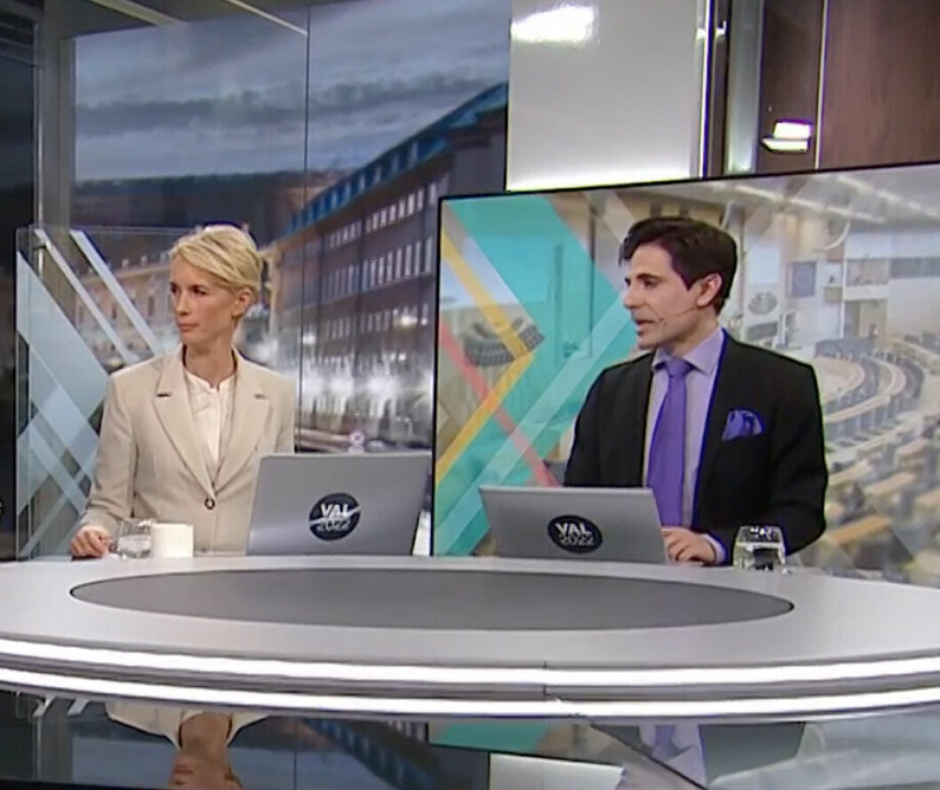 Enligt Expressens Karin Olsson är det interna konflikter på TV4 om Oscarssons roll på kanalen. De två fraktionerna ska vara ”Nyhetsmorgon-gänget” och ”Nyhets-gänget”.