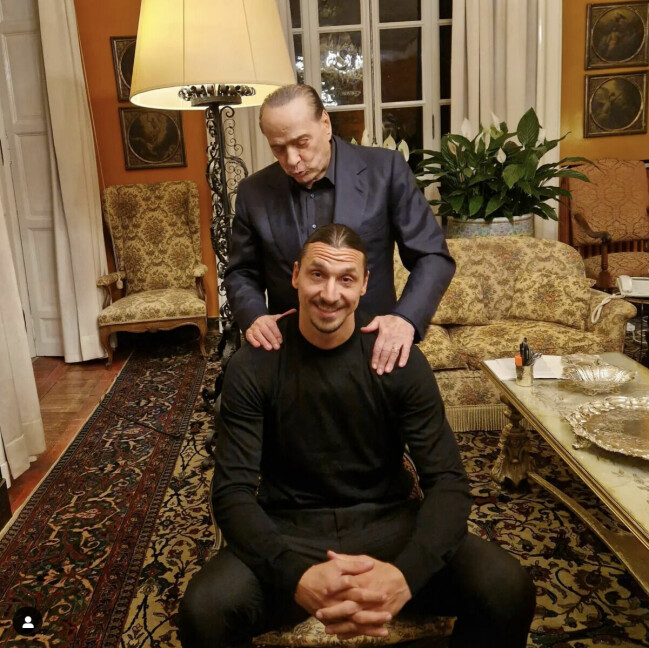 Zlatan postade ett foto tillsammans med Silvio Berlusconi och den tidigare premiärministern la upp en video på dem. Zlatan och Berlusconi.