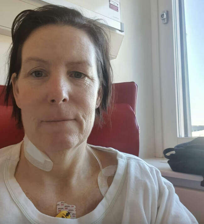 Idag lever Jessica med en pacemaker som ser till att hennes hjärta fungerar som det ska. Jessica på sjukhuset efter sin hjärtinfarkt.