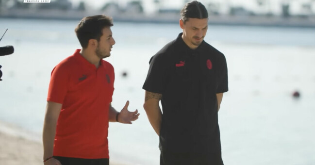 I en intervju i Milans officiella kanaler berättar han att sönerna inte borde jämföras med sin pappa. Zlatan intervjuas på en strand i Dubai.