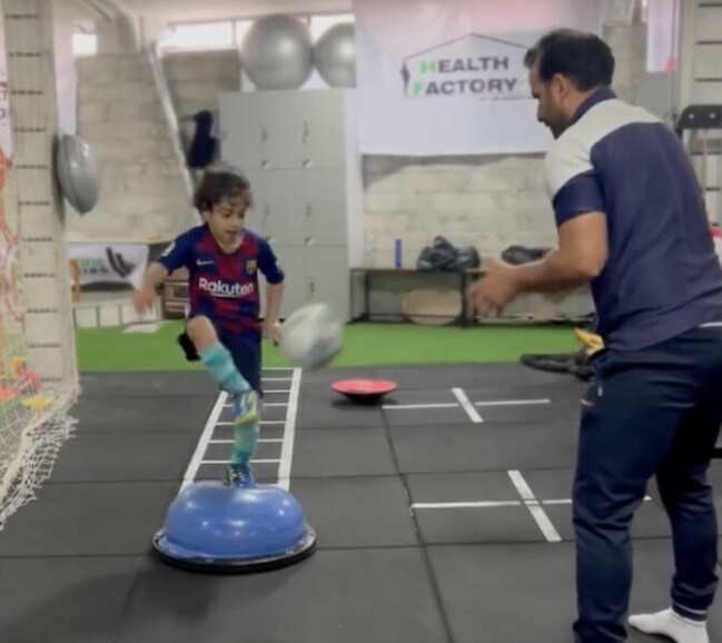 När Arat intervjuades 2020 berättade han att han tränade fem gånger i veckan: ”Måndag och onsdag på Liverpool Football Academy, torsdag och fredag med personlig tränare och sen är det match på söndagar.” Arat tränar i gymmet.