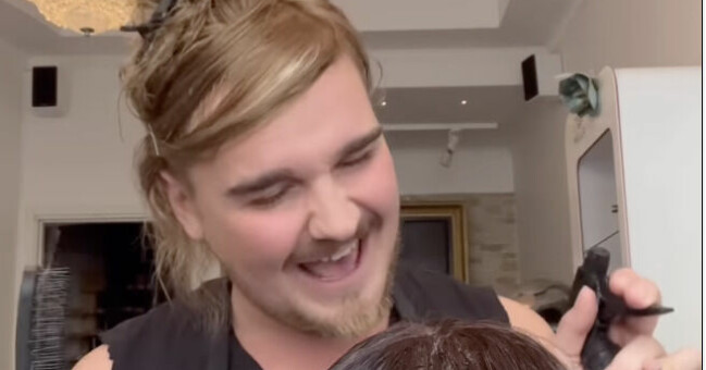 Emil Henrohn på Tiktok. Emil Henrohn i en av hans videor från Tiktok där han spelar en frisör.