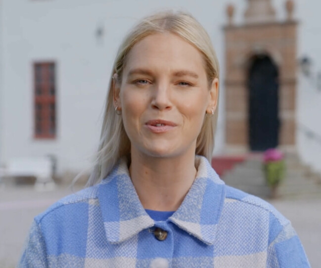 Carolin i Bonde söker fru. Carolin i Bonde söker fru.