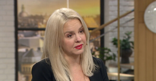 Barnmorskan Hannah Dahlbäck anser att det har satsats för lite pengar på sjukvården efter barnmorskeupproret. Barnmorskan Hannah Dahlbäck i Nyhetsmorgon