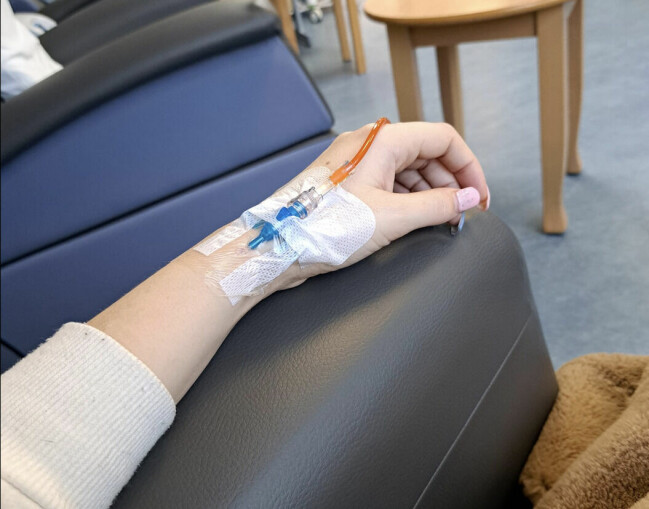 I januari påbörjade Emma cellgiftsbehandling. Emma får cellgiftsbehandling.