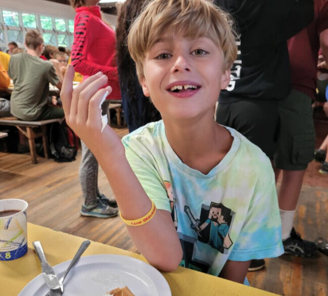 Brien älskade äventyr och att ha kul, enligt familjen som nu har förlorat sin 11-årige son och storebror. Brien Karlson ler in i kameran.