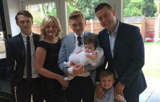 Familjen försöker göra det bästa av tiden som är kvar. Jonathan med familjen.