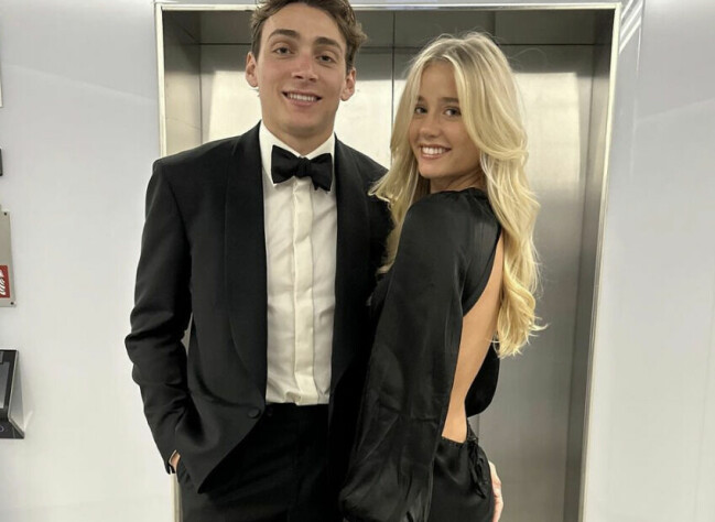 Armand Duplantis och Desiré Inglander vet hur man reser i lyx! Armand Duplantis och Desiré Inglander.