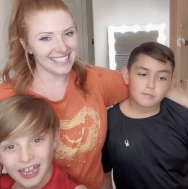 Jessica med Kaden och Caden. Jessica med Kaden och Caden.