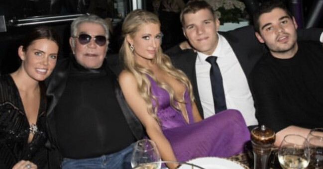 Roberto Cavalli har många kända vänner. Här syns han med Paris Hilton. Sandra Nilsson, Roberto Cavalli och Paris Hilton med sällskap.